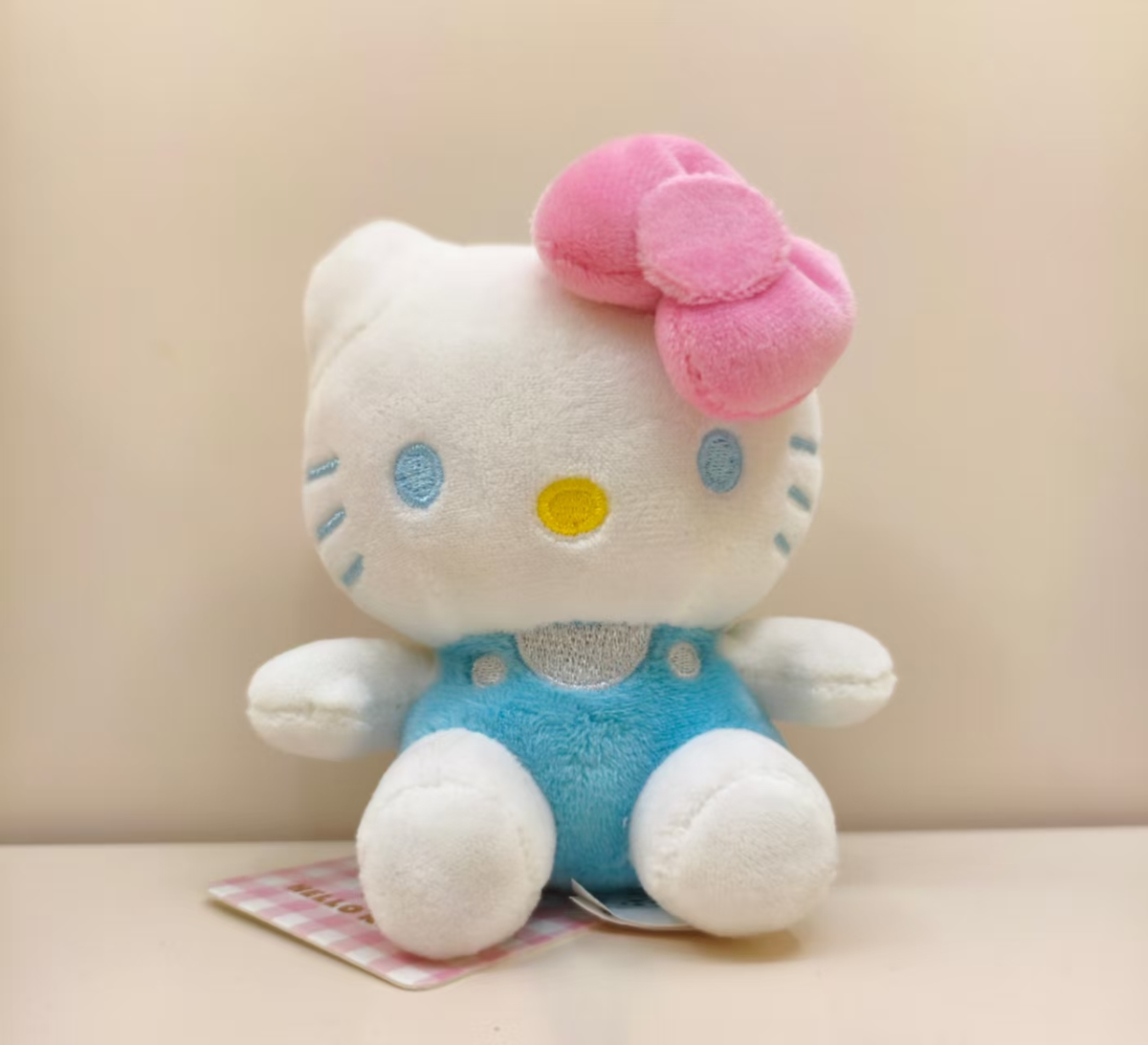 Keychain - 4-inch classic sitting Hello Kitty pose